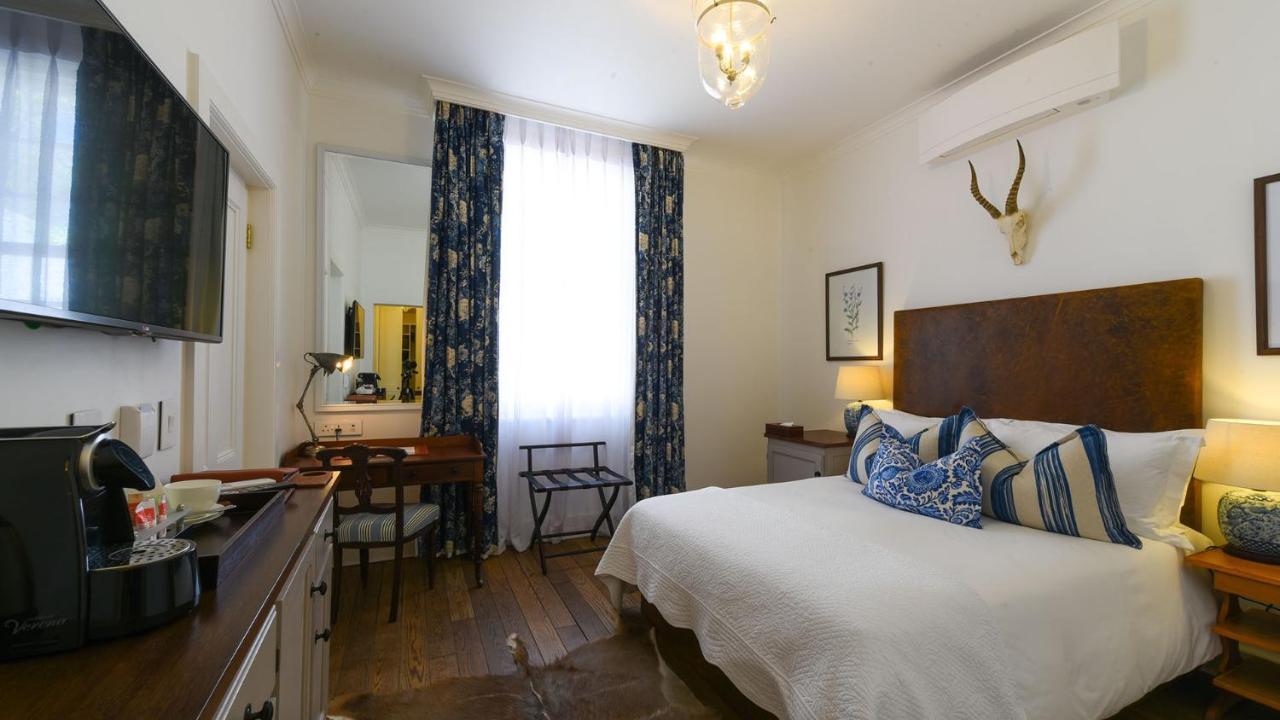 드로스티 호텔 Graaff-Reinet 외부 사진 A room at the hotel