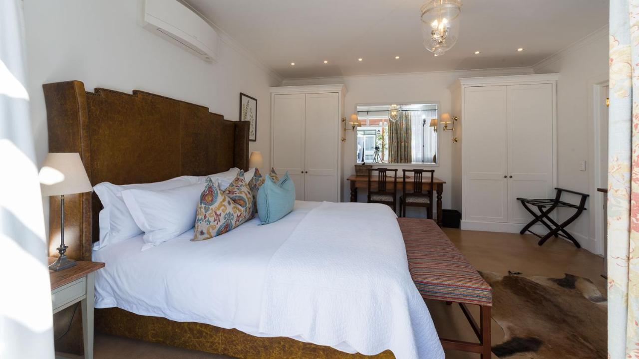 드로스티 호텔 Graaff-Reinet 외부 사진 A bedroom at the Cape Heritage