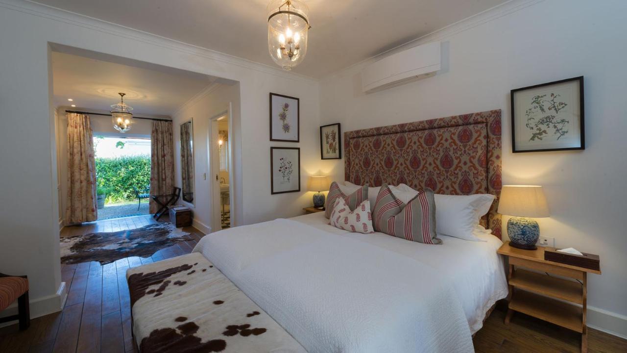 드로스티 호텔 Graaff-Reinet 외부 사진 A bedroom at the Cape Heritage