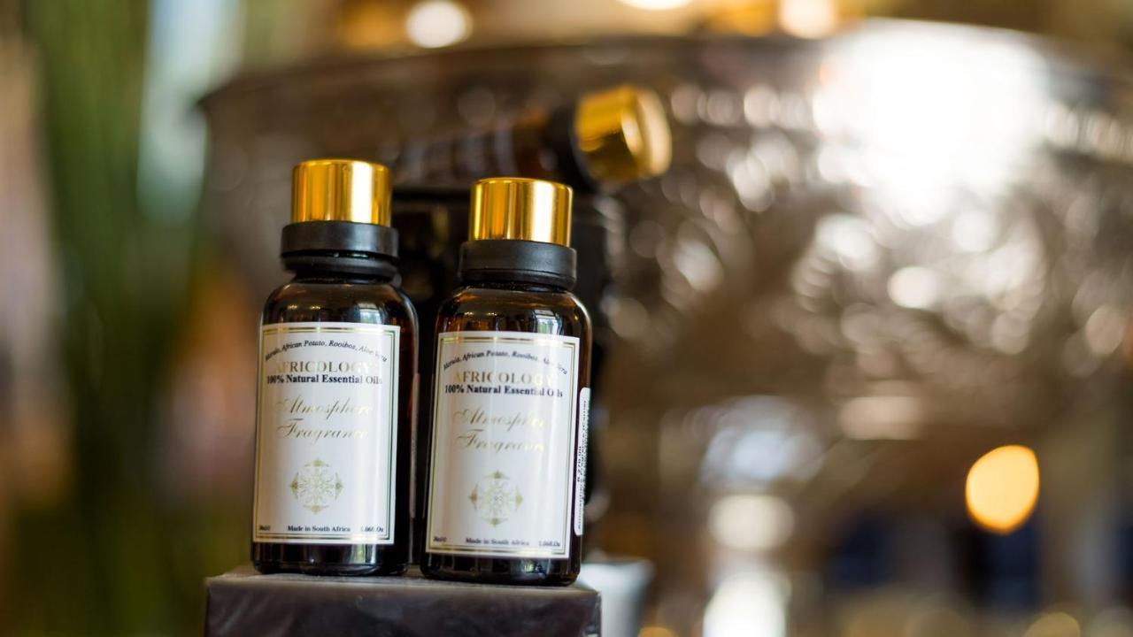 드로스티 호텔 Graaff-Reinet 외부 사진 Essential oil bottles