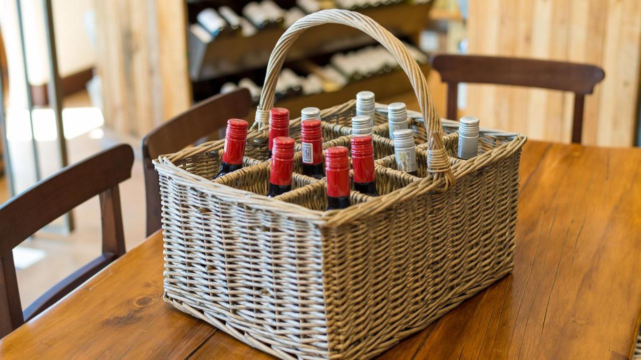 드로스티 호텔 Graaff-Reinet 외부 사진 A wine carrier