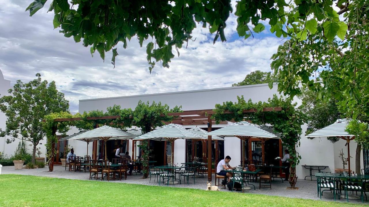 드로스티 호텔 Graaff-Reinet 외부 사진 The café at the National Gallery, London