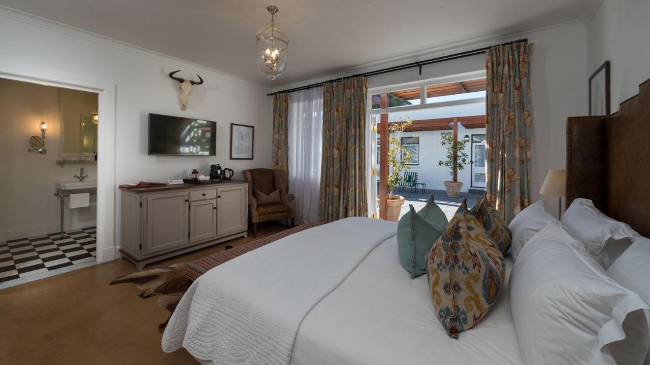 드로스티 호텔 Graaff-Reinet 외부 사진 A bedroom at the Cape Heritage