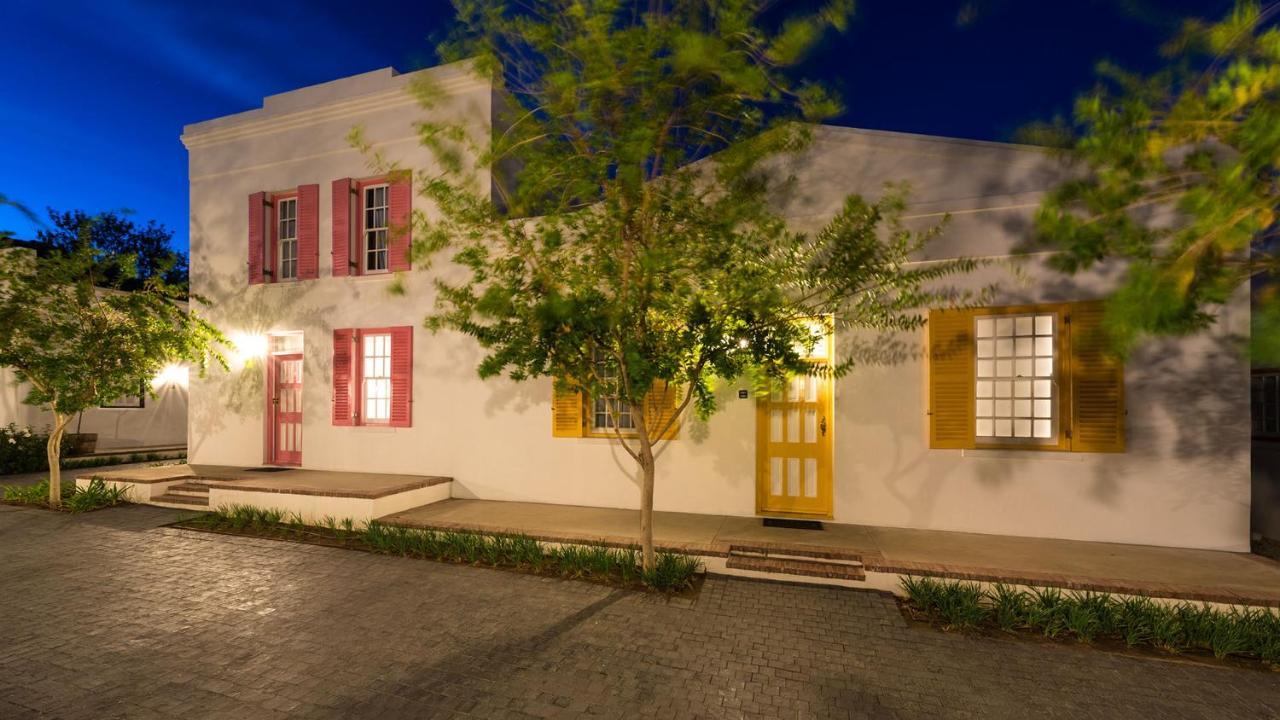 드로스티 호텔 Graaff-Reinet 외부 사진 The historic house of the family of the writer, in the city of San Cristóbal de Las Casas, Chiapas.