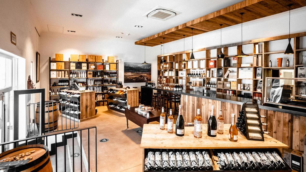 드로스티 호텔 Graaff-Reinet 외부 사진 The interior of a wine shop in Germany