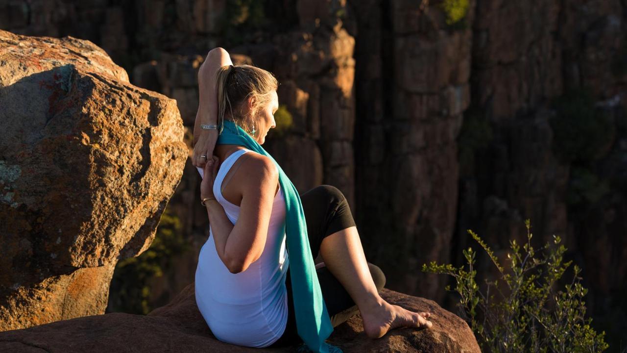 드로스티 호텔 Graaff-Reinet 외부 사진 A woman practicing yoga