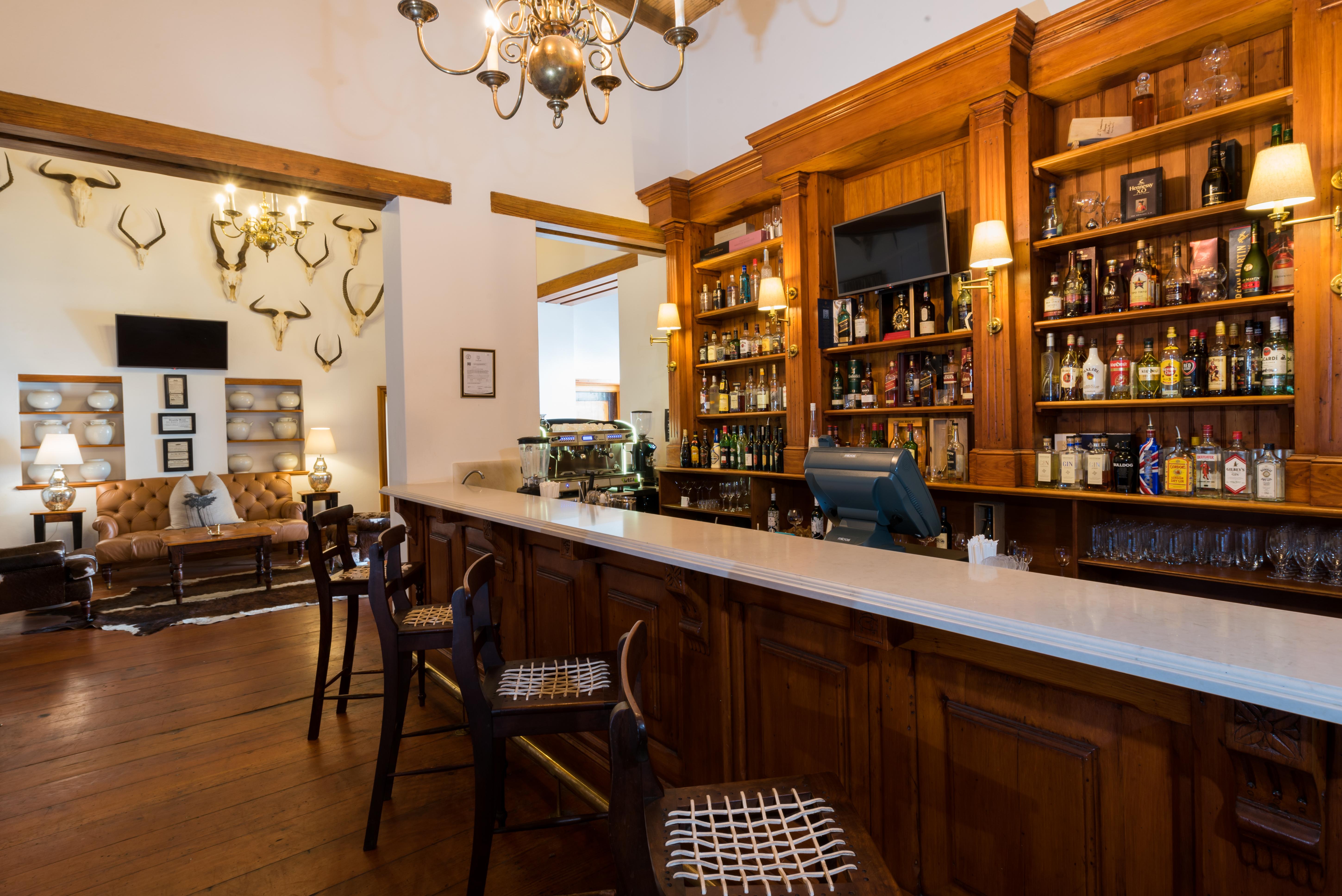 드로스티 호텔 Graaff-Reinet 외부 사진 The bar at the hotel