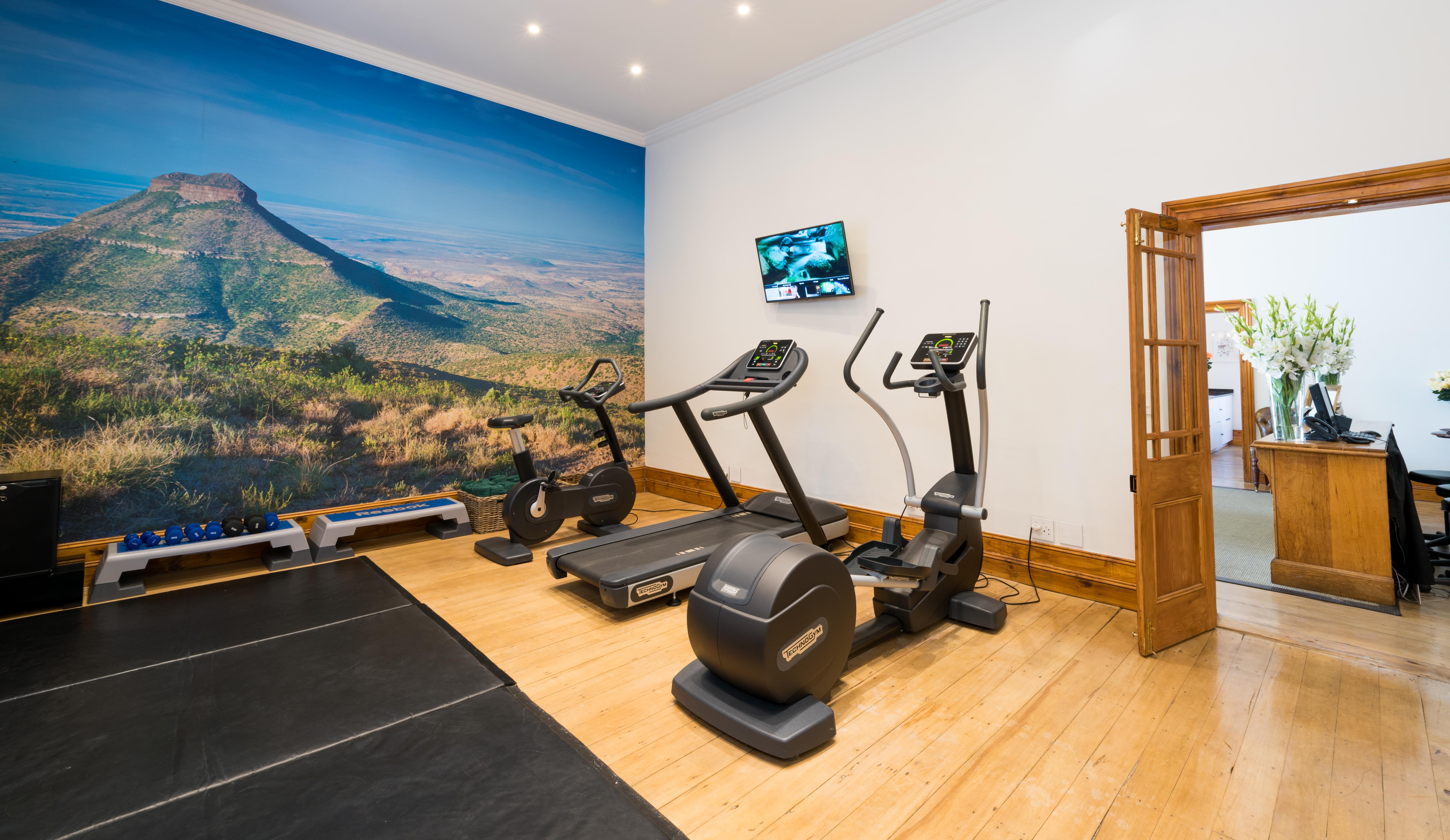 드로스티 호텔 Graaff-Reinet 외부 사진 The gym at the hotel